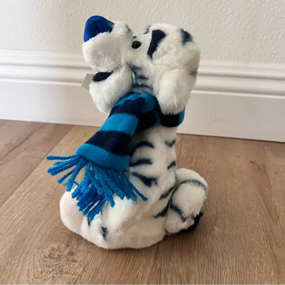 Japan Disney Store Winnie the Pooh Winter White Tigger‎ 8